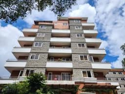 Apartamento en Renta Jardines de La Floresta con Balcón