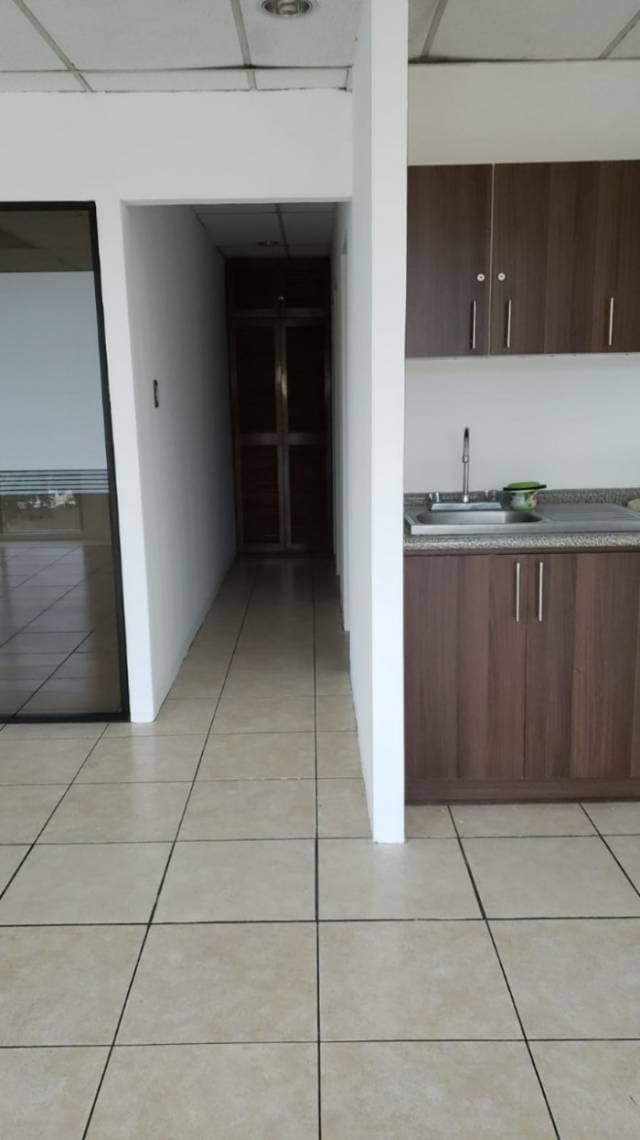 Oficina en renta en zona 9 — foto 4