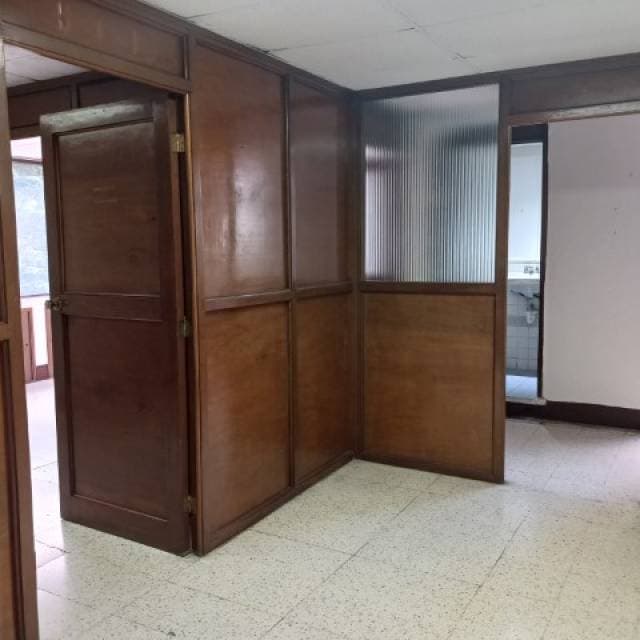 Oficina en Renta Edificio Reforma Montufar Zona 10 — foto 2