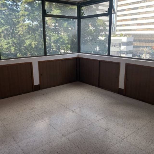 Oficina en Renta Edificio Reforma Montufar Zona 10 — foto 3