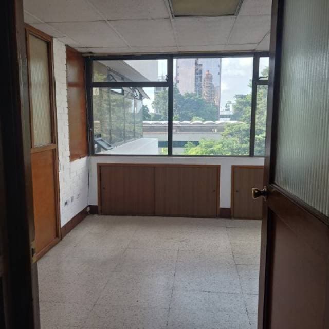 Oficina en Renta Edificio Reforma Montufar Zona 10 — foto 4