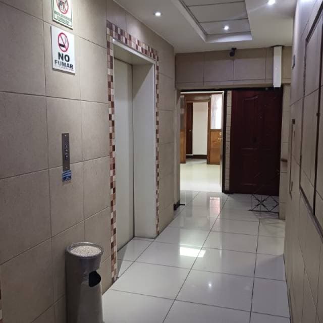 Oficina en Renta Edificio Reforma Montufar Zona 10 — foto 5