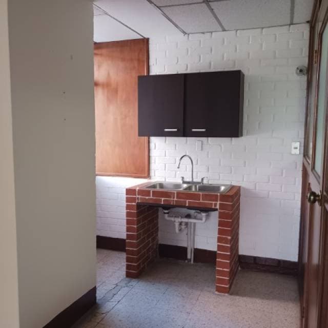Oficina en Renta Edificio Reforma Montufar Zona 10 — foto 6