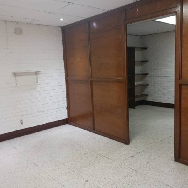 Oficina en Renta Edificio Reforma Montufar Zona 10 — foto 7