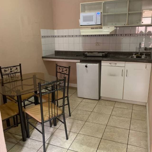 Apartamento Tipo Estudio Amueblado en Zona 9 — foto 2
