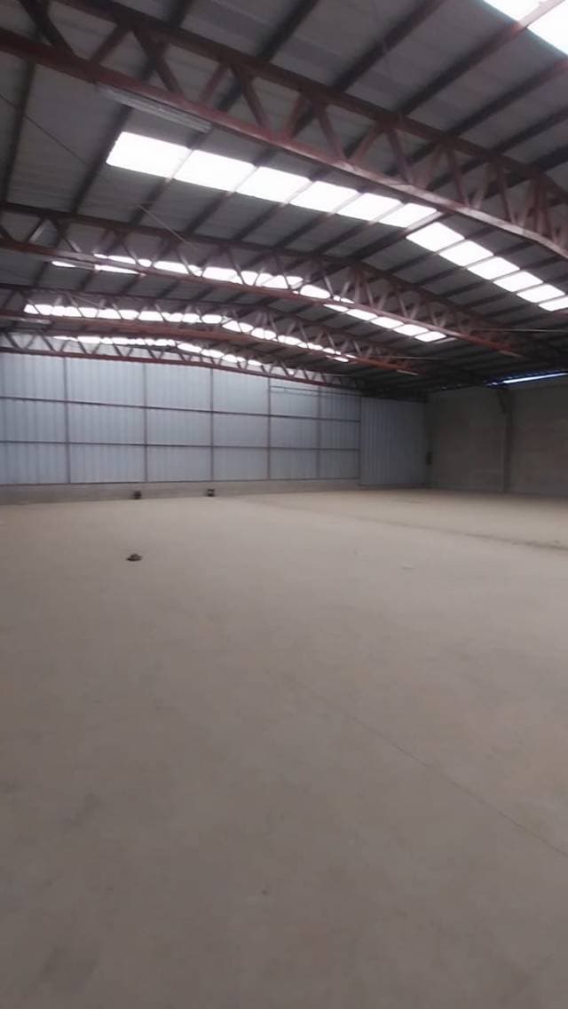 RENTO BODEGA DE 1200m2 EN SAN MIGUEL PETAPA — foto 2