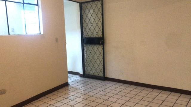 RENTO OFICINAS CERCA DEL PARQUE DE XELA — foto 4