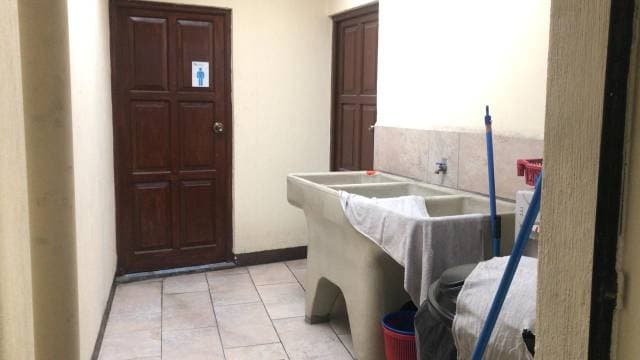 RENTO OFICINAS CERCA DEL PARQUE DE XELA — foto 7