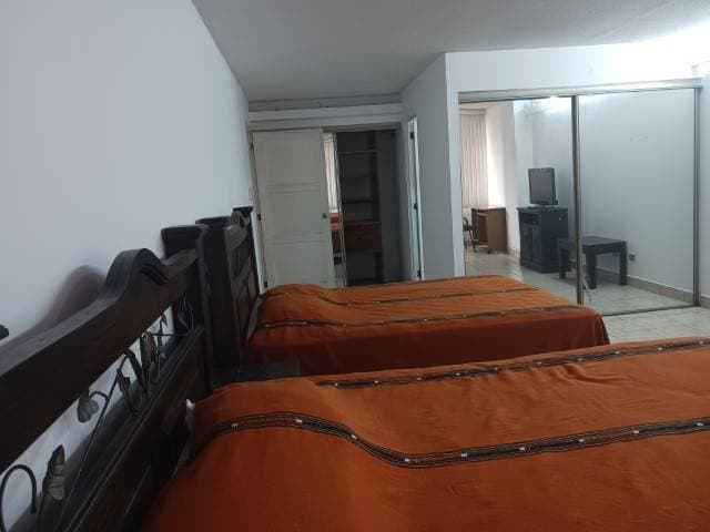 Apartamento Amueblado en Renta Edificio Avenida Zona 10 — foto 9