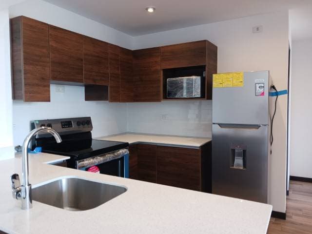 Apartamento en Renta Zona 12 Edificio Torres Pamplona — foto 2
