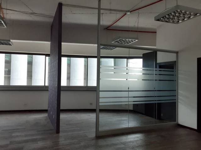 Oficina en Venta Zona 10 Edificio Dubai Center — foto 3
