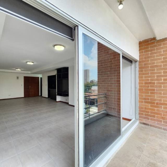 Apartamento en Renta Edificio Alandra Zona 10 Guatemala — foto 4