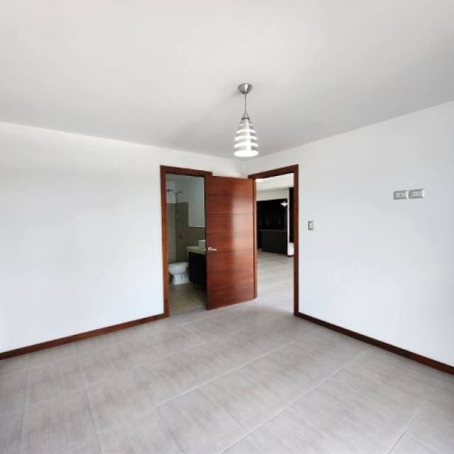 Apartamento en Renta Edificio Alandra Zona 10 Guatemala — foto 6