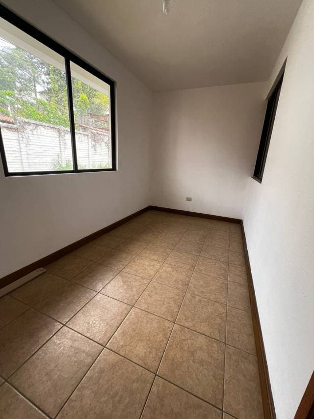 RENTO CASA EN ZONA 16 — foto 4