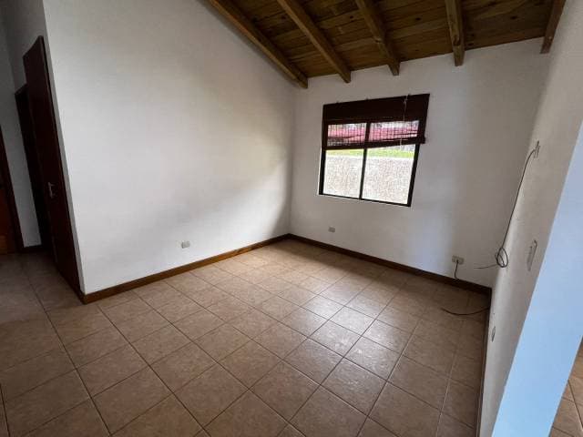 RENTO CASA EN ZONA 16 — foto 5