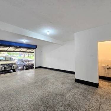Local en Renta sobre Bulevar San Cristóbal Zona 8 Mixco — foto 1