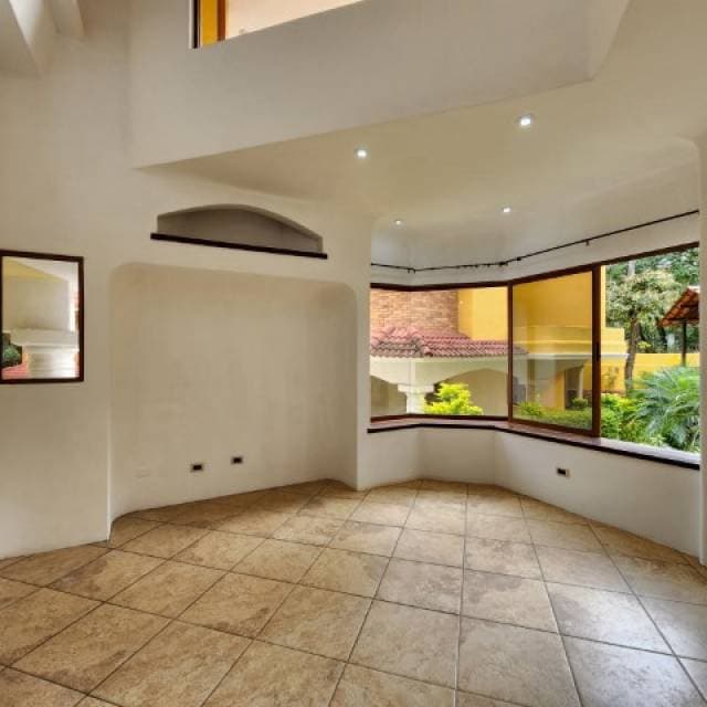 Casa amplia y con jardín en Renta, Labor de Castilla II — foto 5