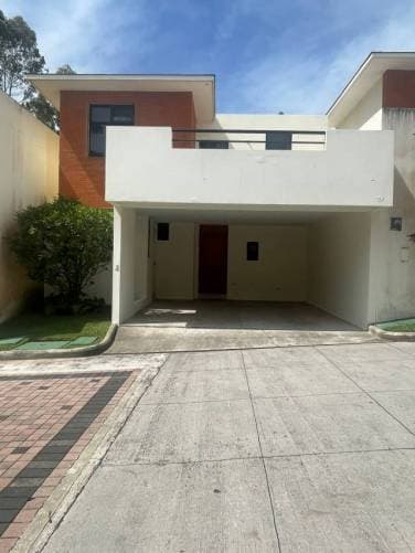 RENTO CASA EN CONDOMINIO BOSQUE ESCONDIDO KM 23 CAES — foto 1
