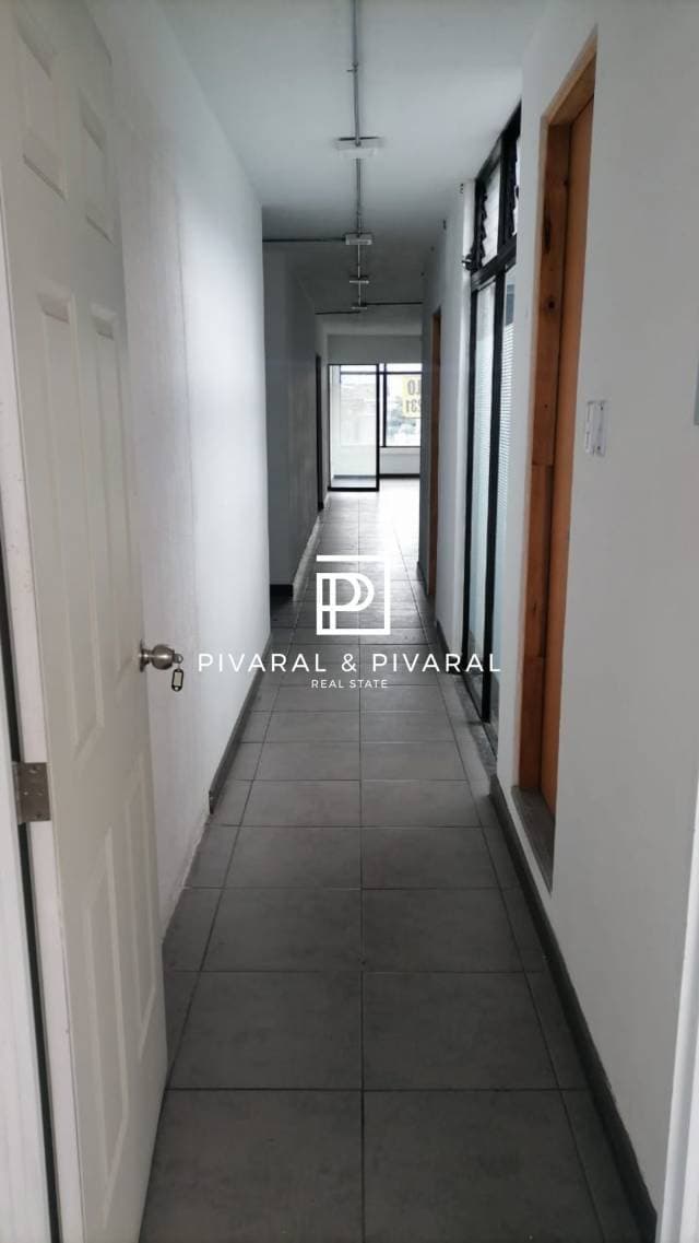 RENTO OFICINA EN ZONA 4 — foto 3