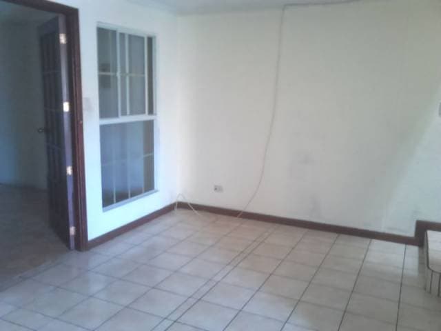 Preciosa casa dentro de complejo comercial El Frutal — foto 3