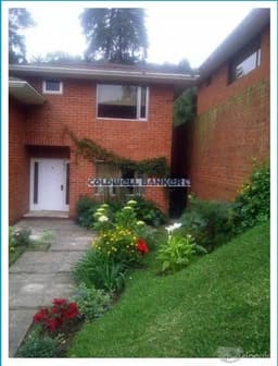 Casa con mucha seguridad