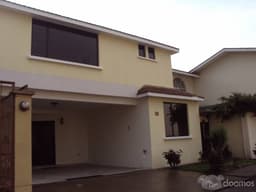 Se alquila casa en Condominio Casa Blanca