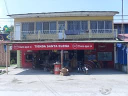 PROPIEDAD DE 2 NIVELES CON LOCALES COMERCIALES.