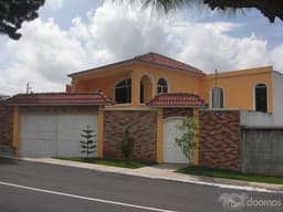 INMOBILIARIA PRONTO VENDE BELLA CASA,SECTOR EXCLUSIVO B-3,SAN CRISTOBAL
