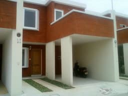 VENDO CASAS DE 3 Y 4 DORMITORIOS