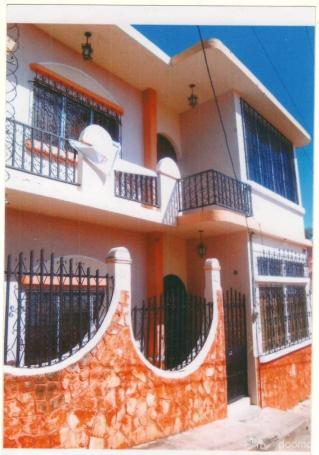 EN ISLA DE FLORE PETEN VENDO CASA DE 2 NIVELES
