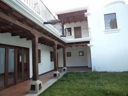CITYMAX ANTIGUA VENDE HERMOSA CASA EN CONDOMINIO EN CENTRO DE ANTIGUA