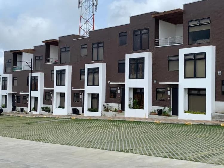 TOWNHOUSE EN VENTA -  CLUB RESIDENCIAL ALIKA — foto 2