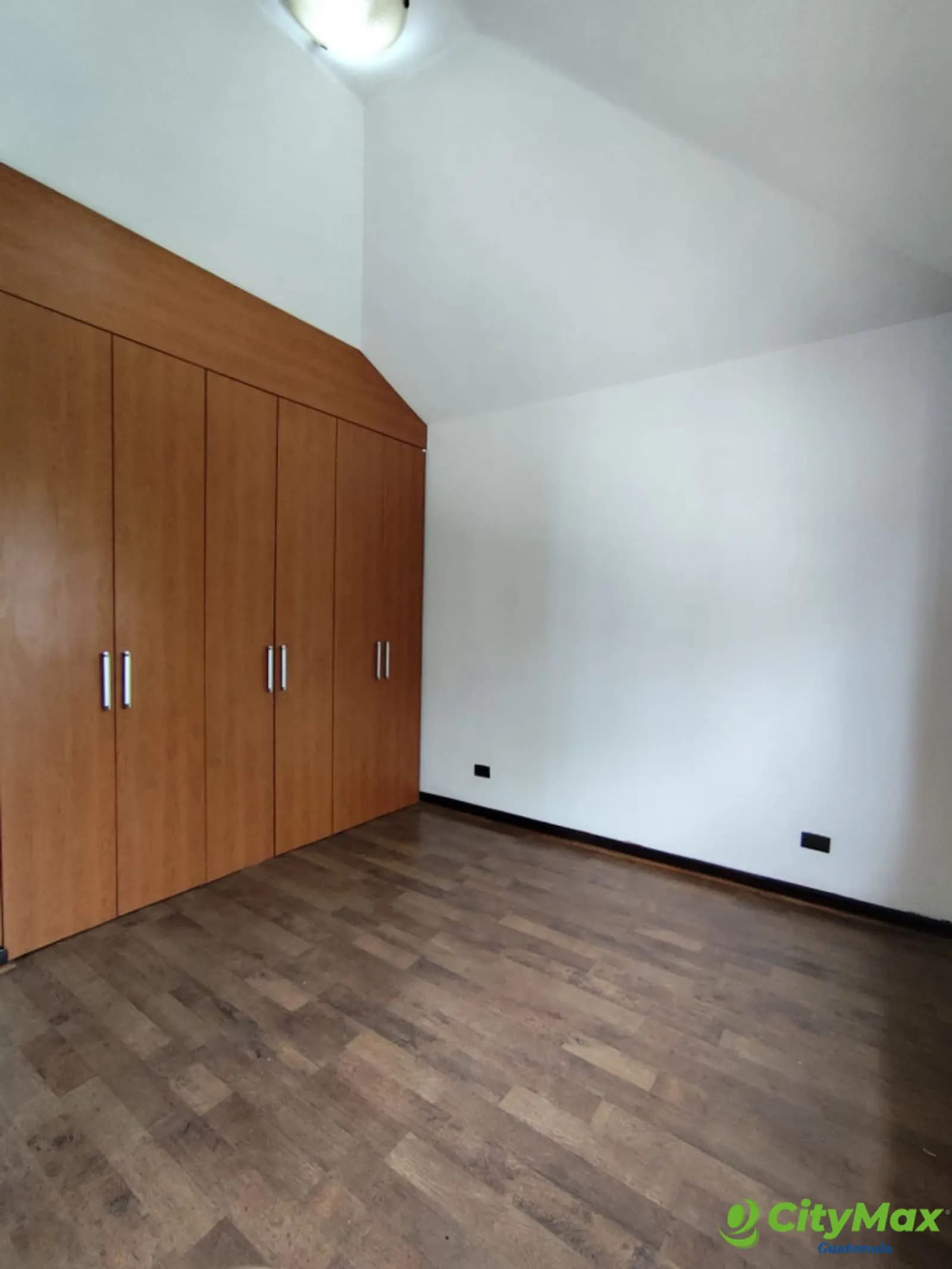 CASA EN RENTA SAN CRISTOBAL ZONA 8 MIXCO — foto 12