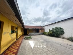 Casa en venta con amplio terreno en Antigua Guatemala